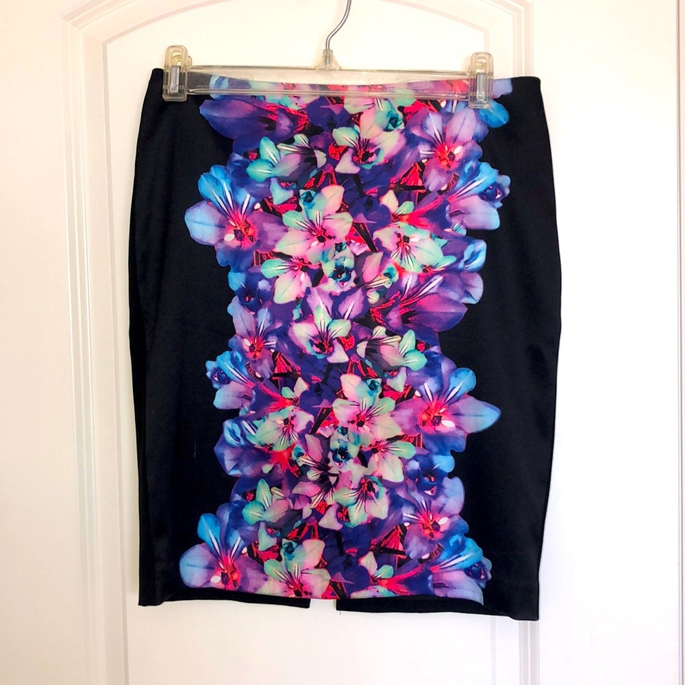 Black satin flower detailed skirt Express -Size 0